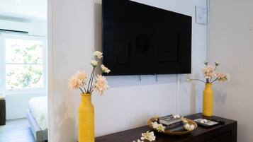 Apartamento conforto, 1 quarto | Área de estar | Smart TV, Netflix, serviços de streaming