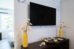 Comfort Apartment, 1 Bedroom | Living area | Smart TV, Netflix, streaming services - Lotus Stay Manly - Apartment 31F (Manly)