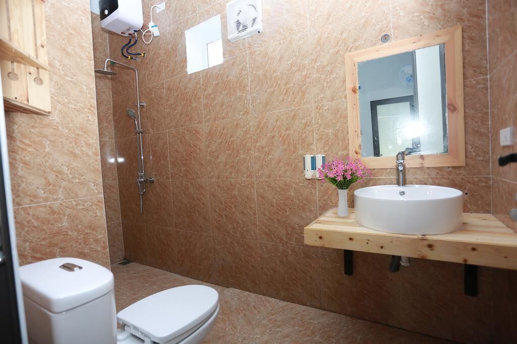 Shower, rainfall showerhead, designer toiletries, hair dryer