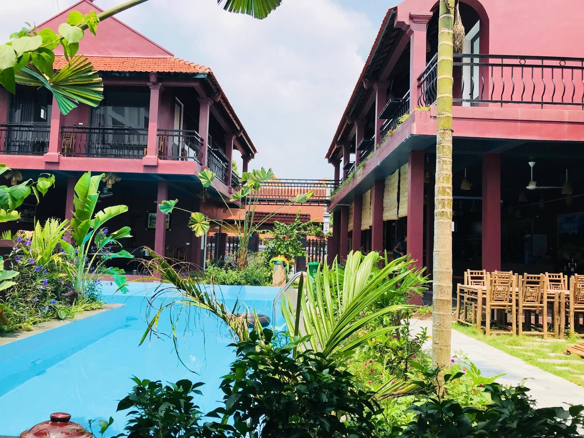 Outdoor pool, open 8:00 AM to 10:00 AM, pool umbrellas, sun loungers