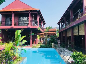 Outdoor pool, open 8:00 AM to 10:00 AM, pool umbrellas, sun loungers - Tam Coc Tea House (Hoa Lu)
