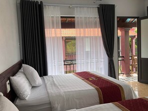 Family Room, Balcony