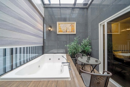 Penthouse | Bathroom | Hair dryer, bathrobes, slippers, bidet