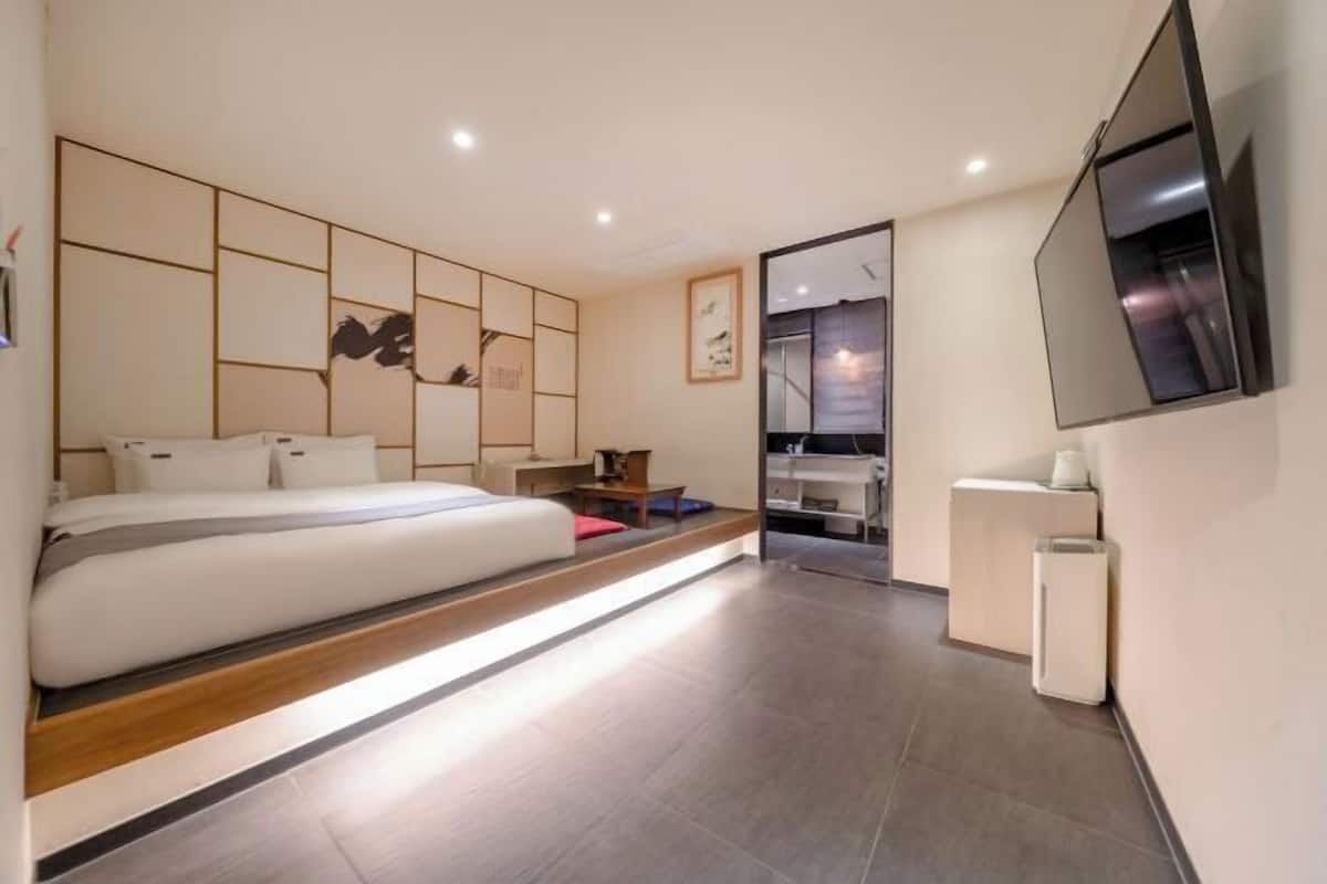 Artículos del minibar gratis y escritorio