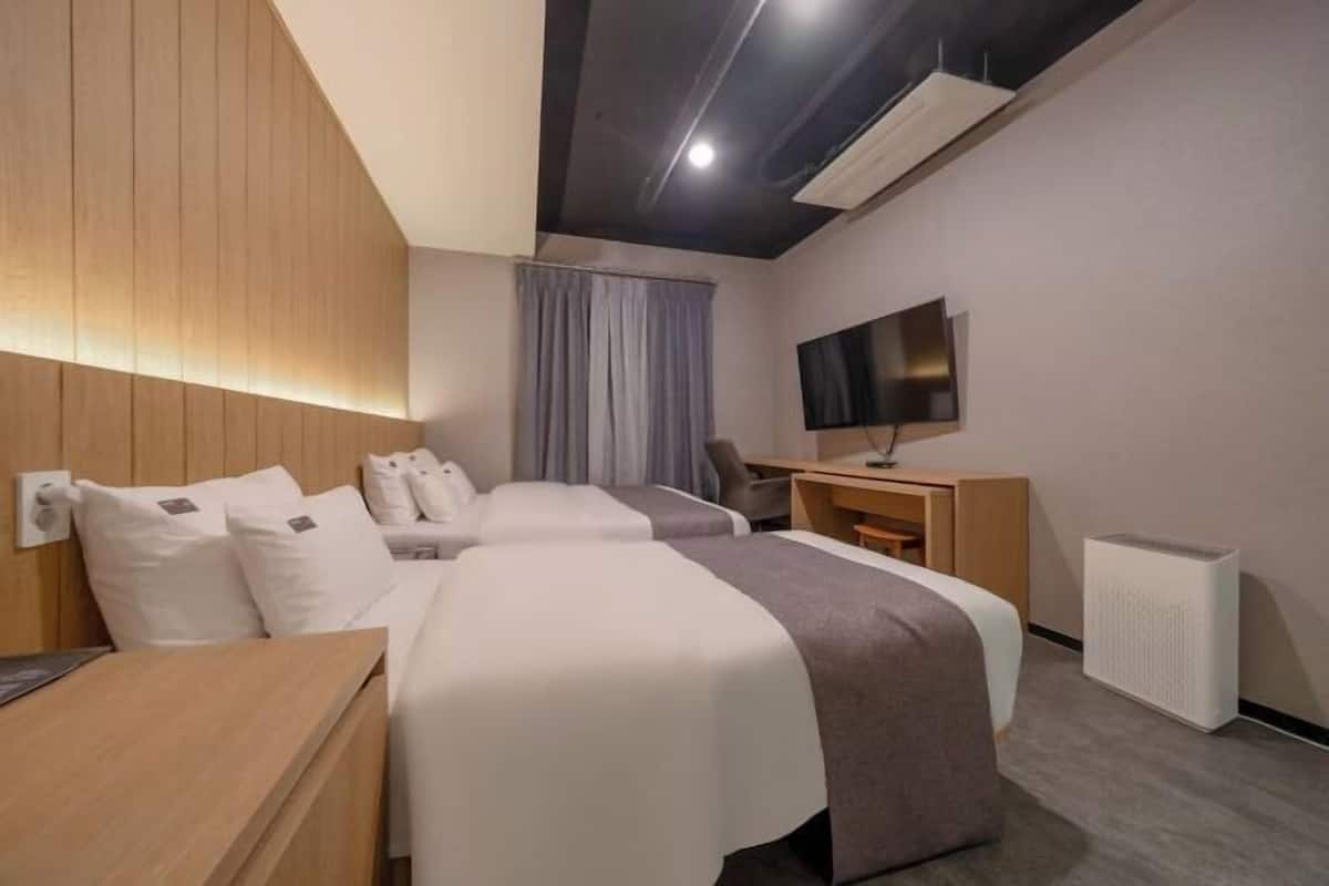 Artículos del minibar gratis y escritorio