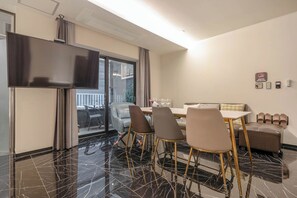 Articles gratuits dans le mini-bar, bureau