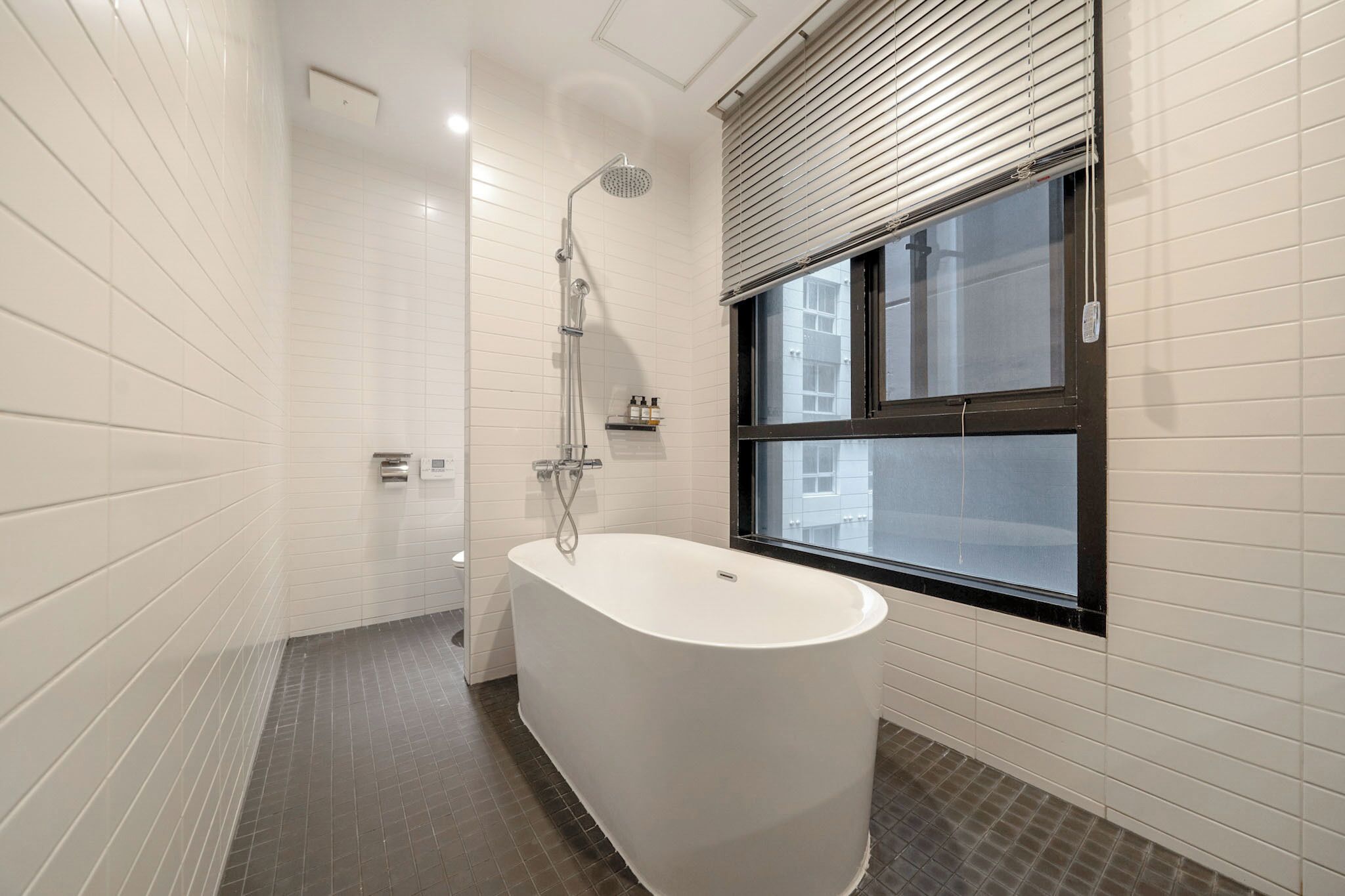 Deluxe Room, Non Smoking, City View | Bathroom