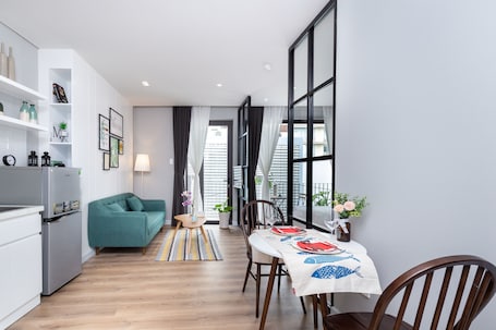 特色开间 | 起居区 | 液晶电视、壁炉