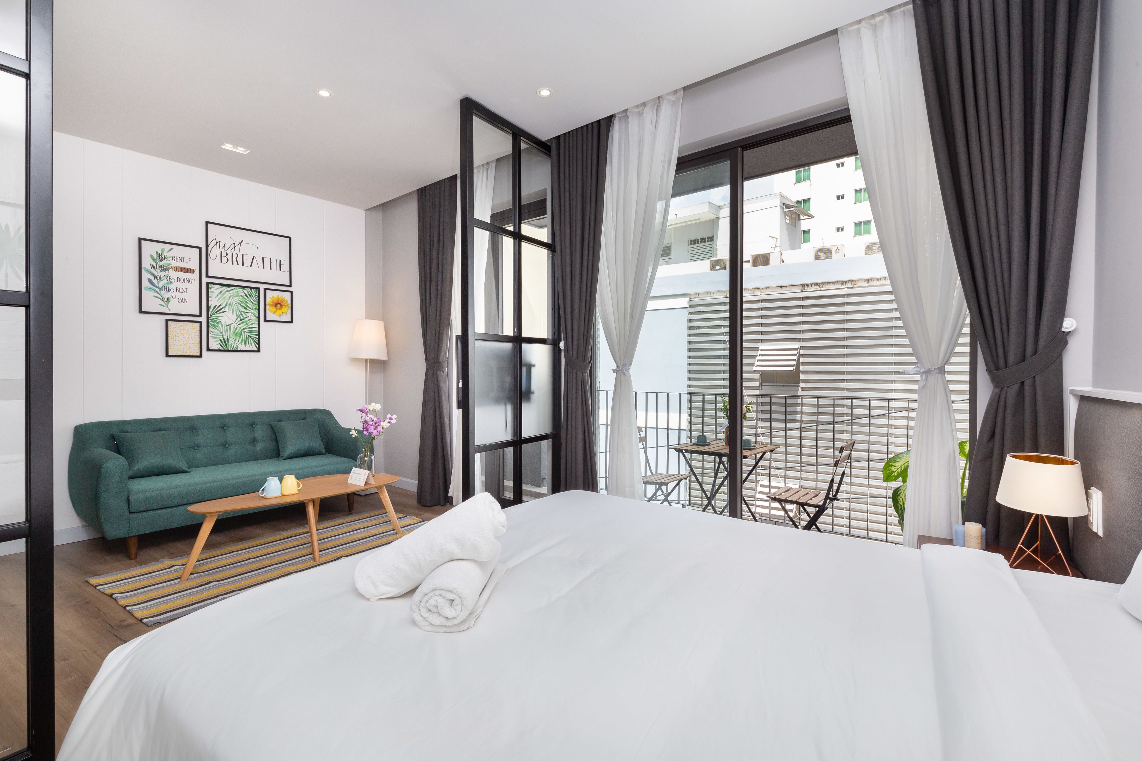 特色开间 | 起居区 | 液晶电视、壁炉