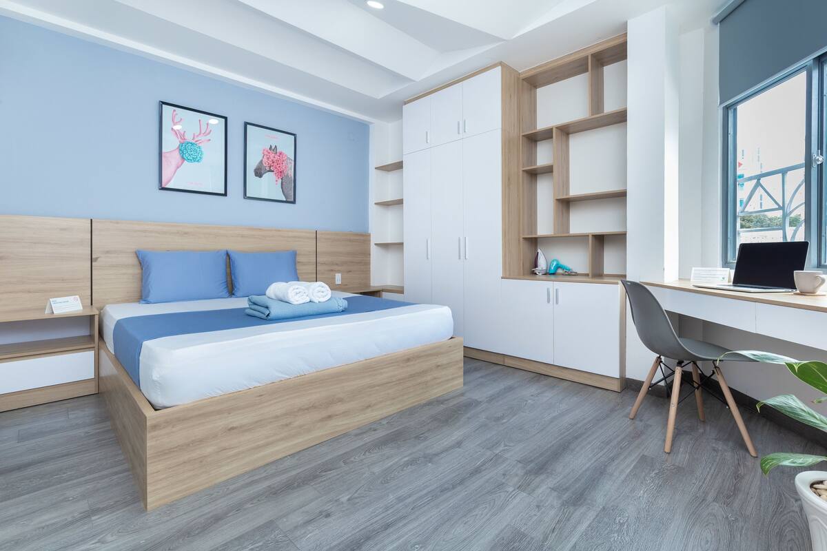 Standard Studio, 1 Queen Bed, Non Smoking, Kitchenette | Desk, laptop workspace, iron/ironing board, free WiFi