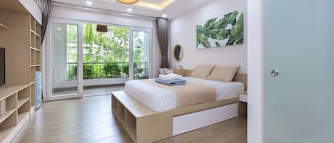 Deluxe Apartment, 4 Bedrooms, Non Smoking | Living area | LCD TV, fireplace