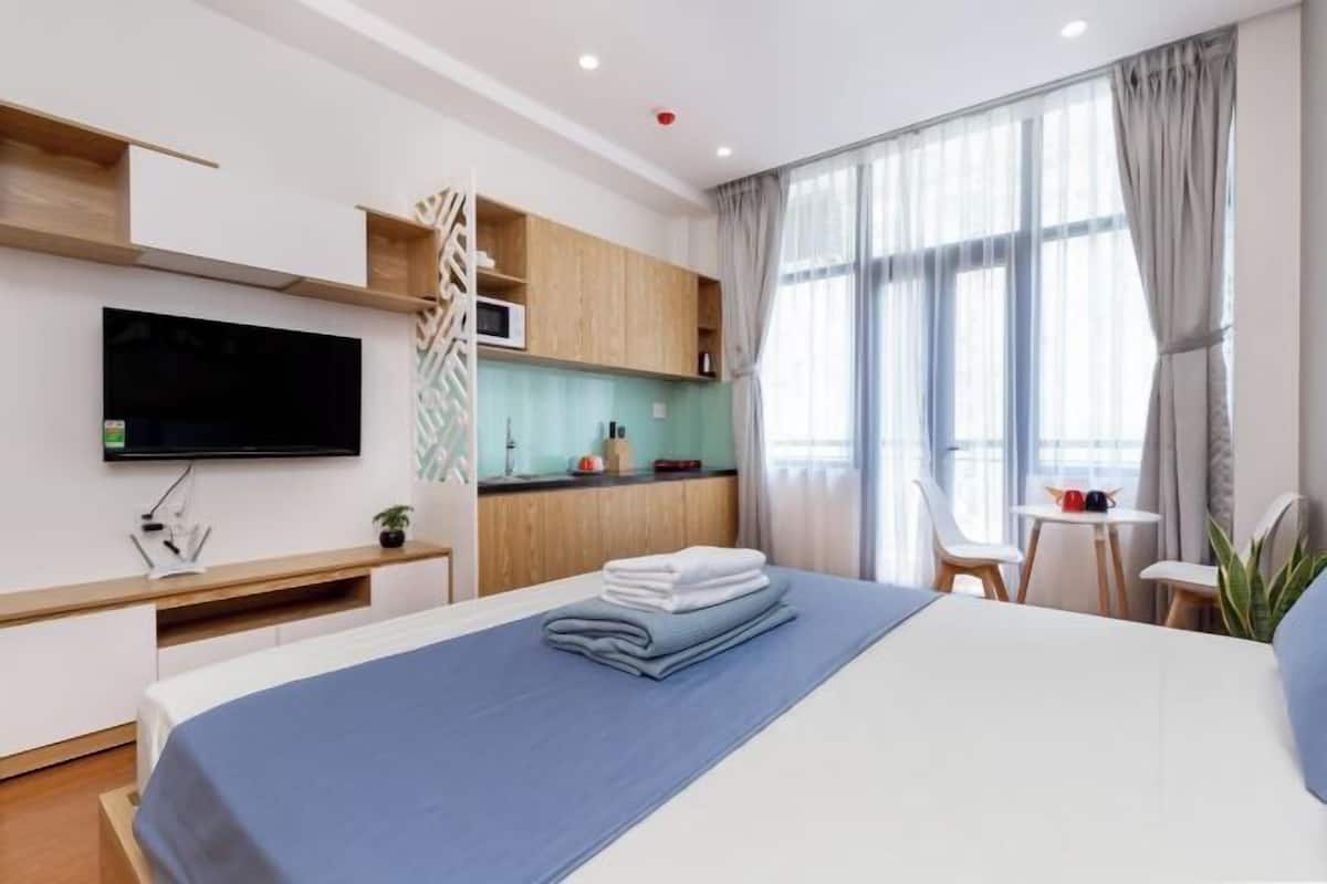 Desk, laptop workspace, iron/ironing board, free WiFi