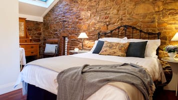Luxury Apartment, 2 Bedrooms, Terrace, Vineyard View
