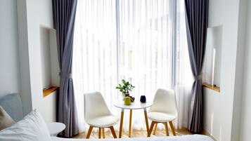 Deluxe Apartment, 4 Bedrooms, Non Smoking | Living area | LCD TV, fireplace