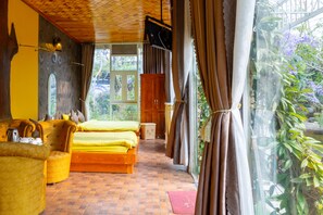 Bungalow, Lake View (3 Queen Beds) - La Fleur 2 Luxury Garden Hotel (Da Lat)