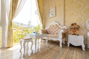 Panorama tweepersoonskamer, 1 kingsize bed, uitzicht op tuin | Luxe beddengoed, een minibar, individueel gedecoreerd