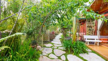 Bungalow, quang cảnh hồ (3 Queen Beds) | Quang cảnh vườn