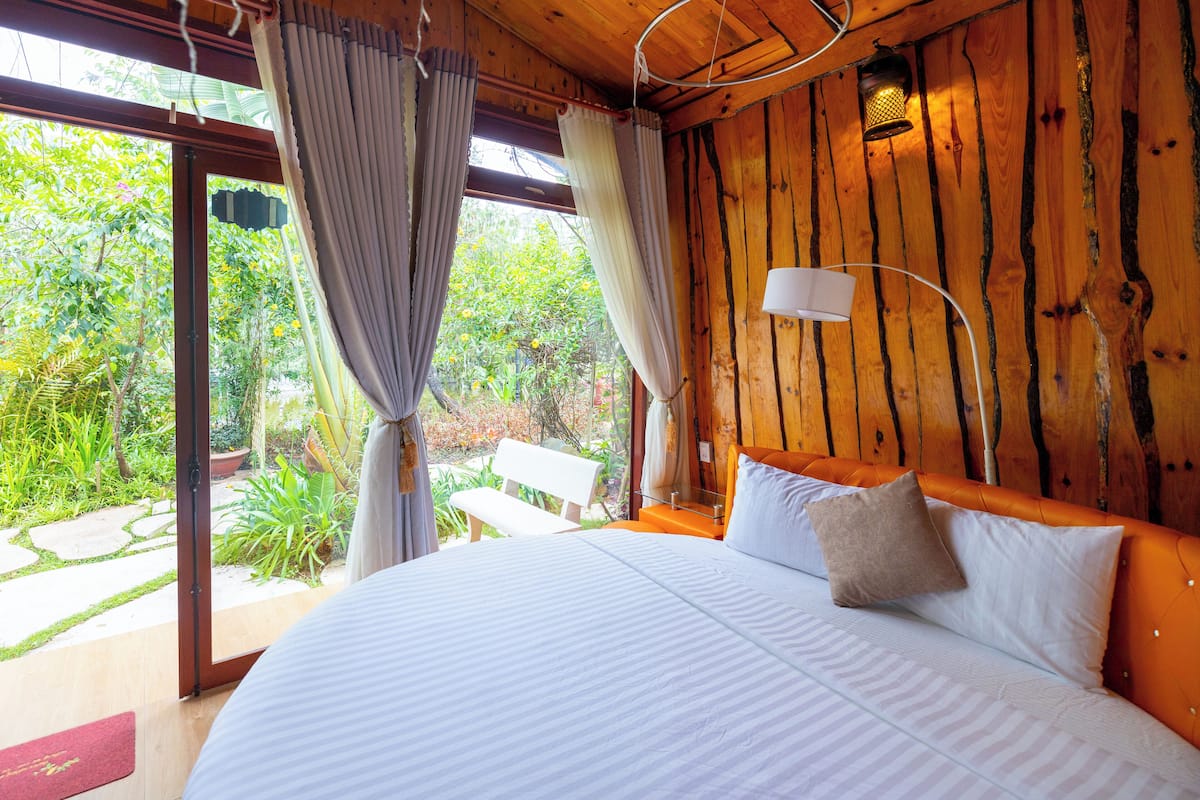 Family Bungalow, Lake View (1 Queen Bed) | 1 bedroom, premium bedding, minibar, individually decorated