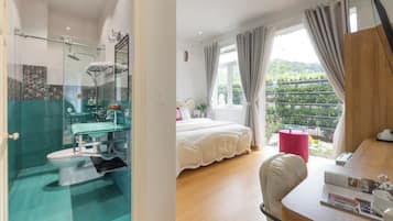 Premium bedding, minibar, individually decorated, individually furnished