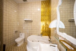Panoramic Double Room, 1 King Bed, Garden View | Bathroom - La Fleur 2 Luxury Garden Hotel (Da Lat)