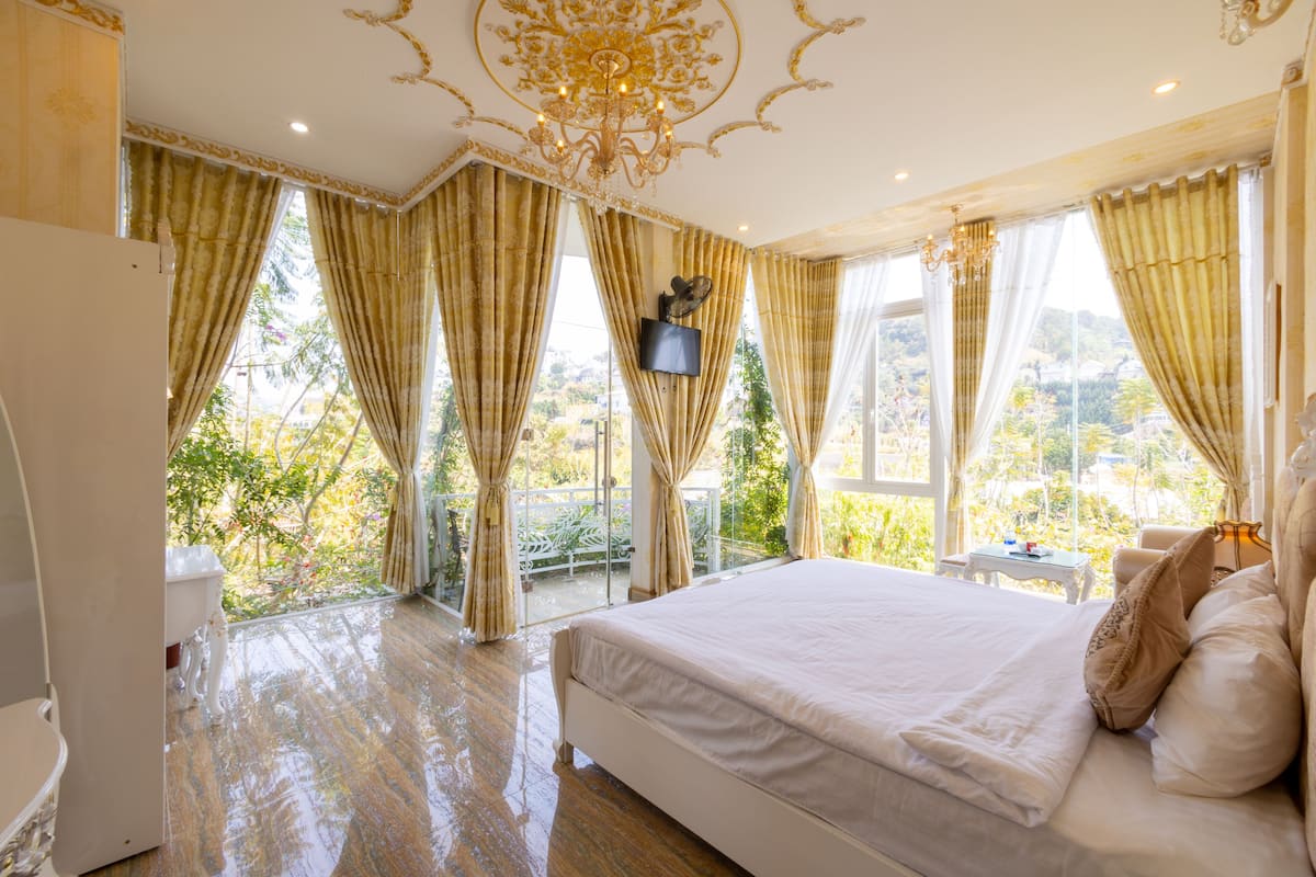 Panoramic Double Room, 1 King Bed, Garden View | 1 bedroom, premium bedding, minibar, individually decorated