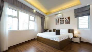 Premium bedding, pillowtop beds, minibar, in-room safe