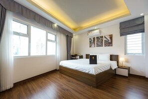 Bộ đồ giường cao cấp, nệm có lớp đệm bông, minibar