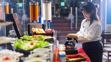 Daily buffet breakfast (VND 299000 per person)