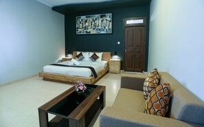 高档床上用品、加厚床垫、迷你吧、客房内保险箱