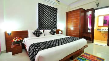 Egyptian cotton sheets, premium bedding, memory-foam beds, in-room safe