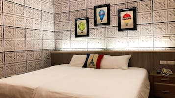 Quarto casal luxo | Escrivaninha, cortinas blackout, quartos à prova de som