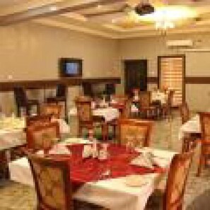 Breakfast, lunch, dinner served; local and international cuisine  - Bayse One Premium (Ibadan)