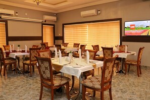 Café da manhã, almoço e jantar