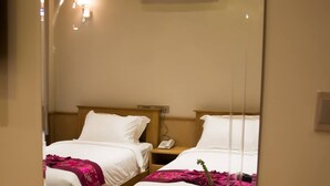 Twin Room - Silver Lake Hotel (Nyaungshwe)