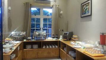 Daily buffet breakfast (USD 5 per person)