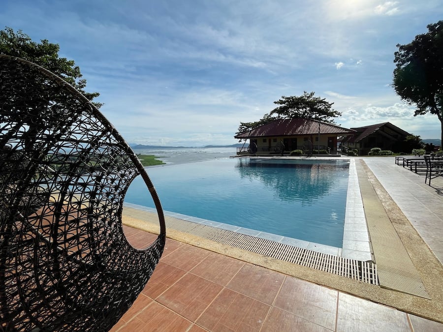 2 outdoor pools, an infinity pool