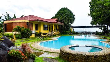 2 outdoor pools, an infinity pool