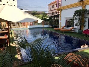 Outdoor pool, pool loungers - Downtown Siem Reap Villa (Siem Reap)