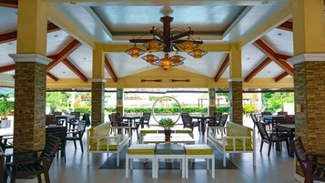 Daily local cuisine breakfast (PHP 180 per person)