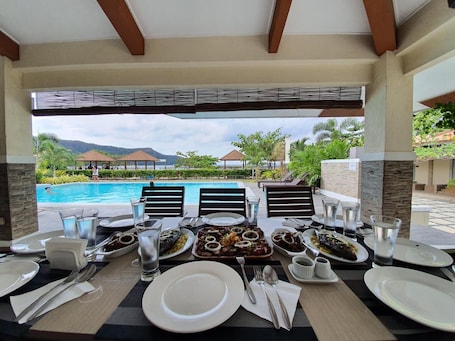 Breakfast, lunch, dinner served; local cuisine