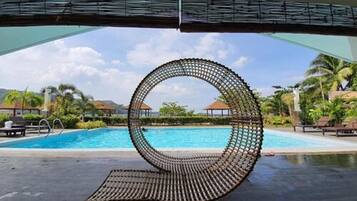 Outdoor pool, cabanas (surcharge)