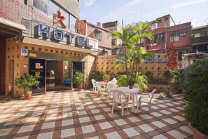 Front of property - Dahua Hotel (Keelung)