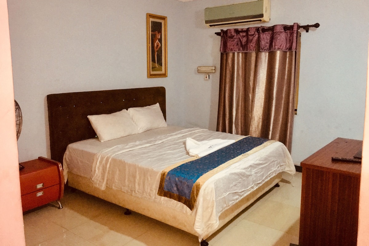 In-room safe, free WiFi