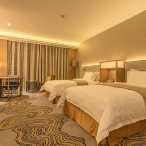Escritorio, cortinas blackout, wifi gratis y ropa de cama 