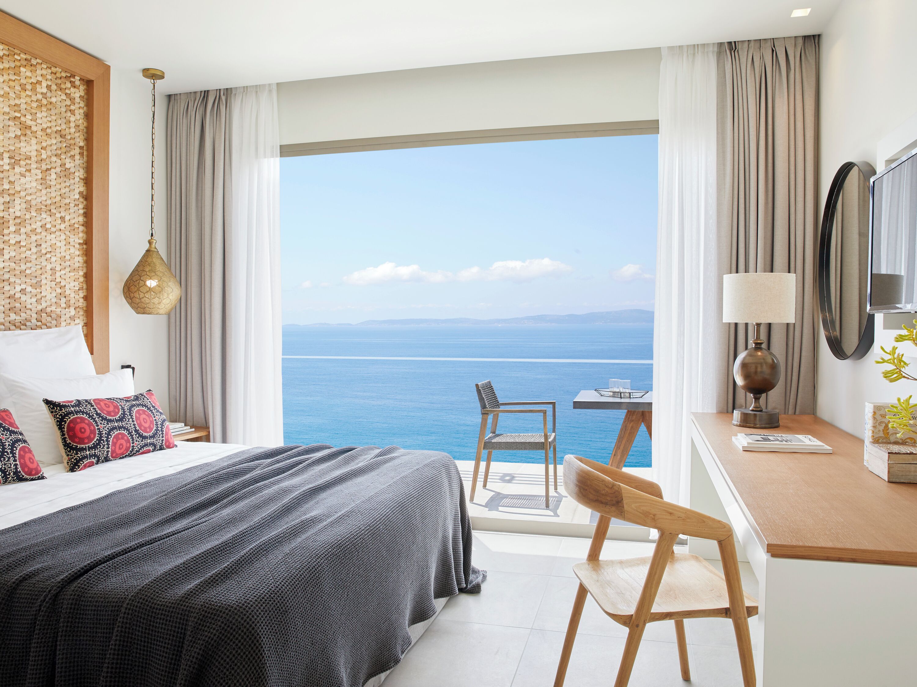 one bedroom suite sea view | 1 bedroom, premium bedding, minibar, in-room safe