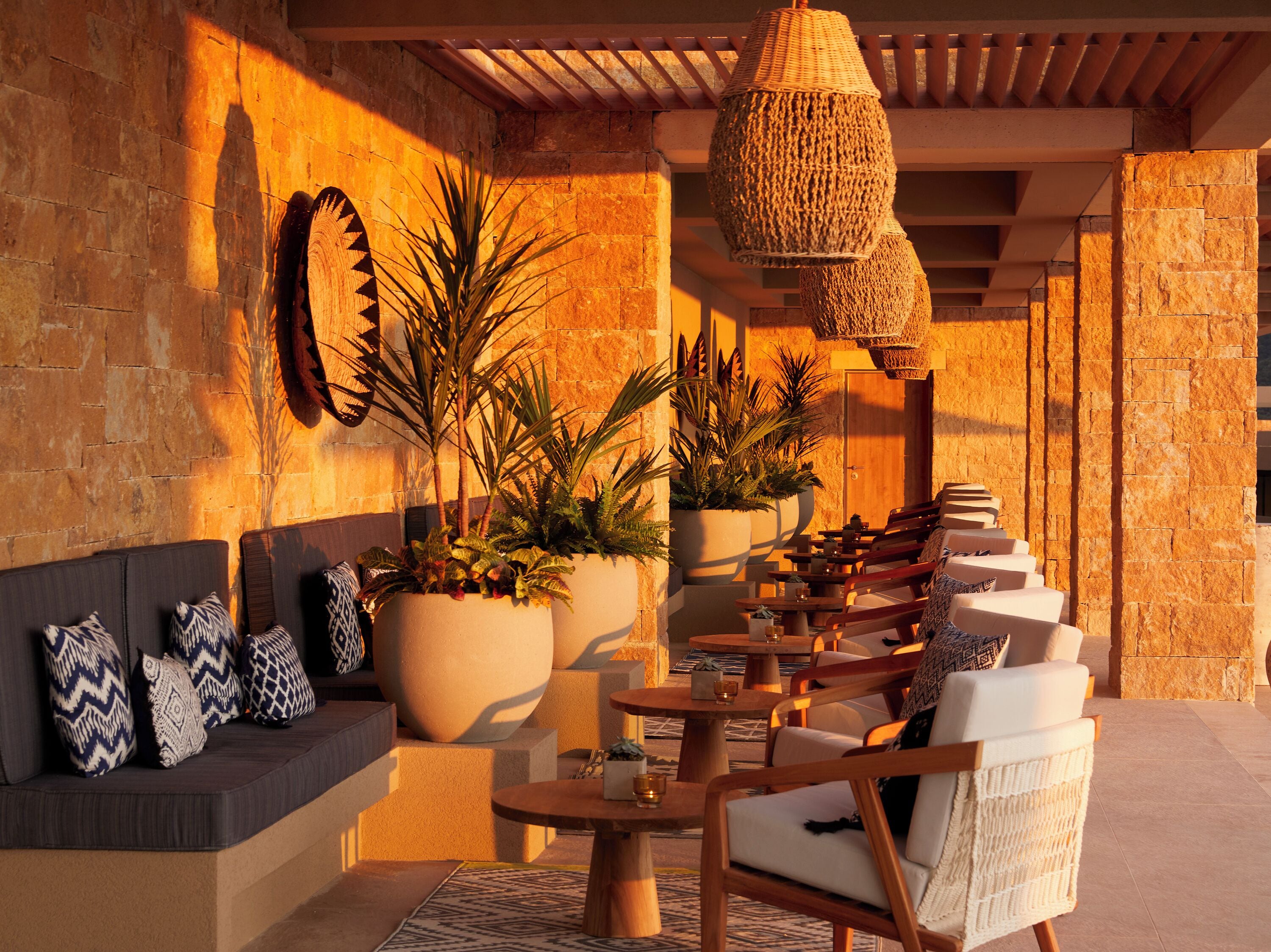 4 restaurants, breakfast, lunch, dinner served; international cuisine