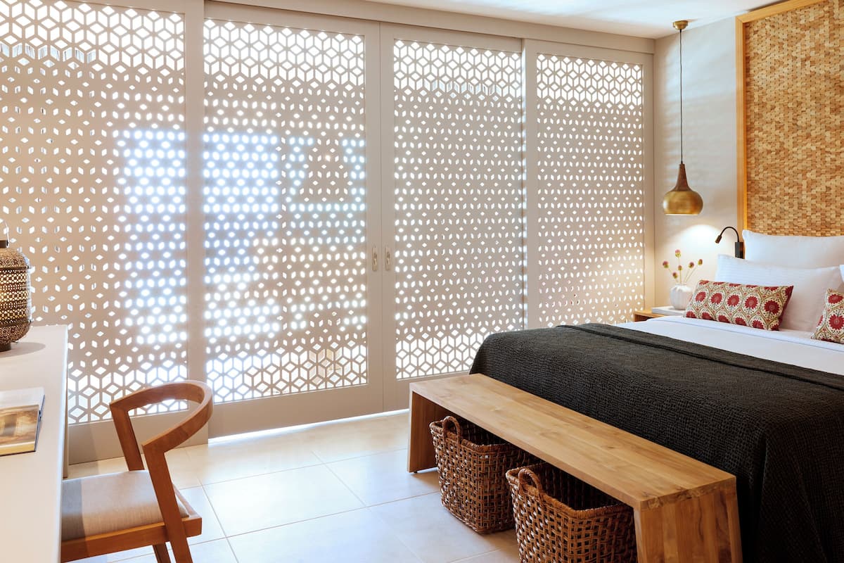 Family Room Swim Up Sea View | 1 bedroom, premium bedding, minibar, in-room safe