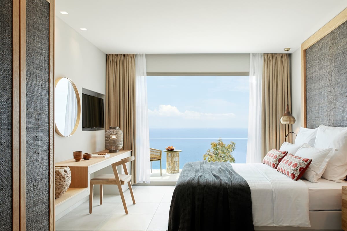 1 bedroom, premium bedding, minibar, in-room safe