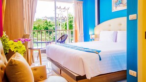 In-room safe, desk, laptop workspace, blackout curtains - New Nordic Hotel Pattaya (Pattaya)