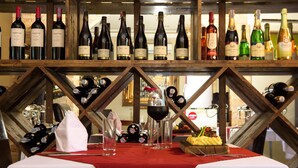 2 restaurants; breakfast, lunch and dinner served  - New Nordic Hotel Pattaya (Pattaya)